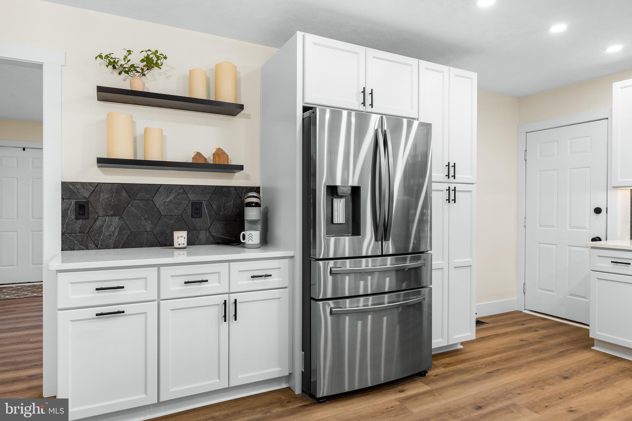 WALNUT MANOR - Residential