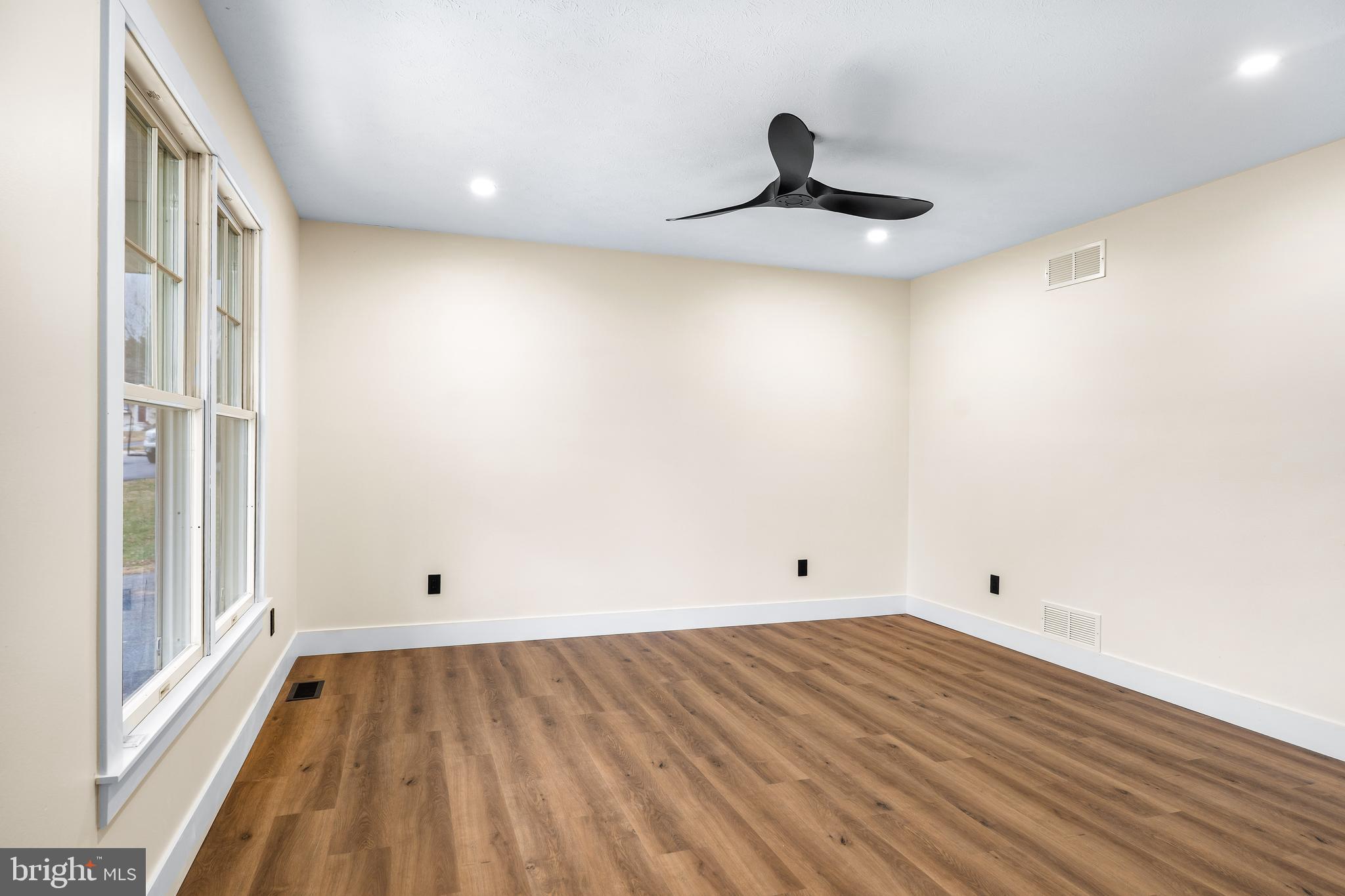 WALNUT MANOR - Residential