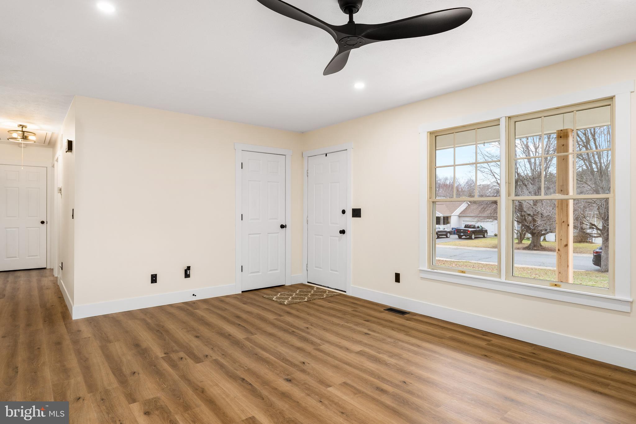 WALNUT MANOR - Residential