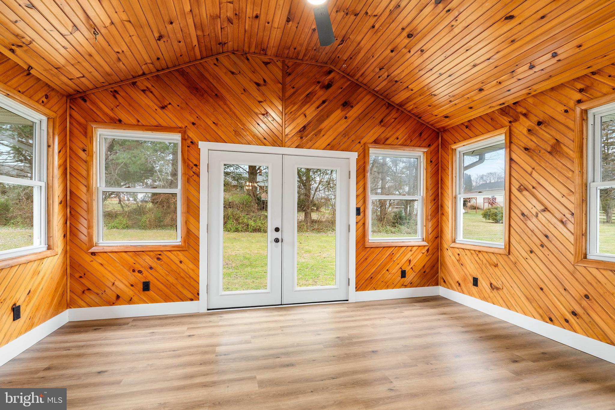 WALNUT MANOR - Residential