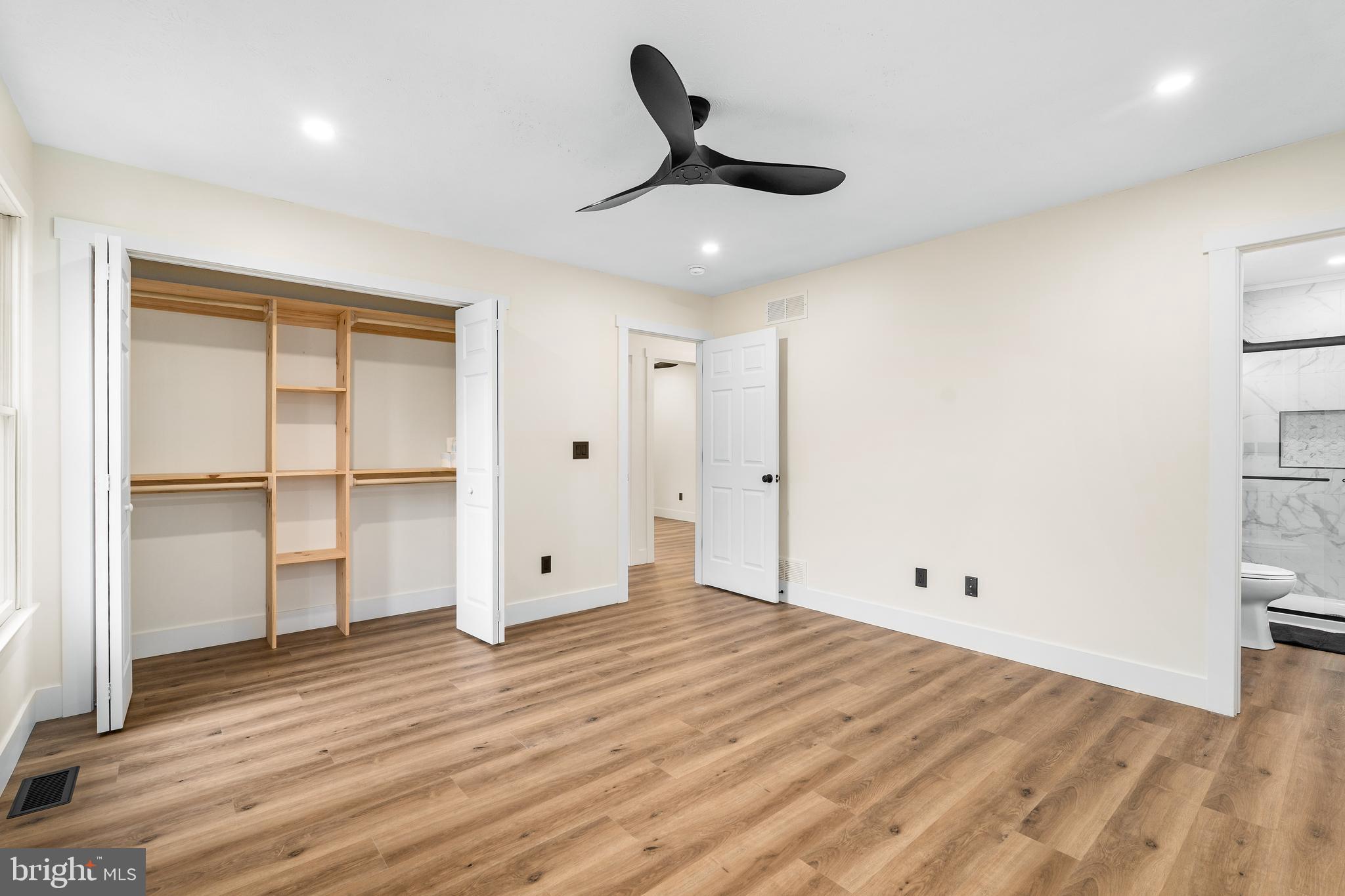 WALNUT MANOR - Residential