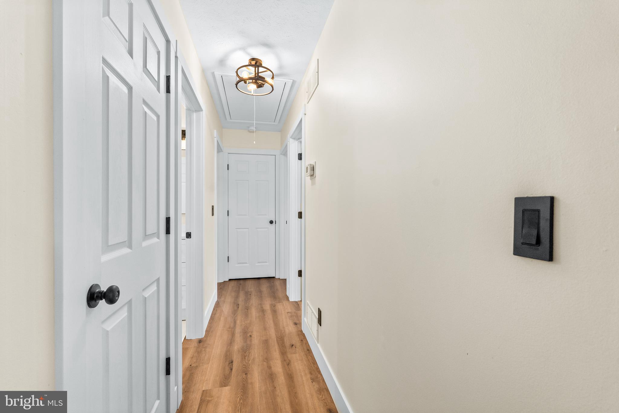 WALNUT MANOR - Residential