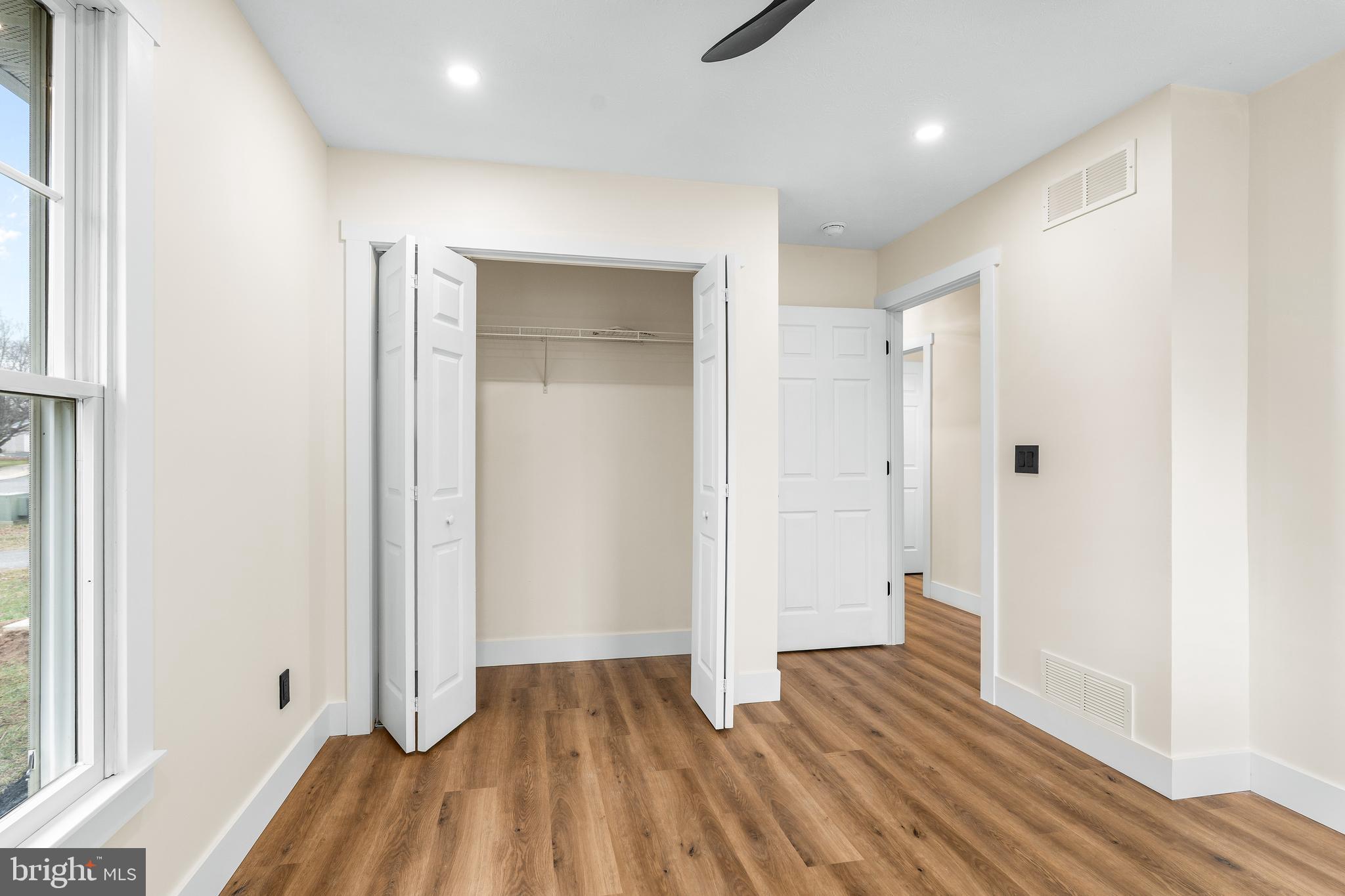 WALNUT MANOR - Residential