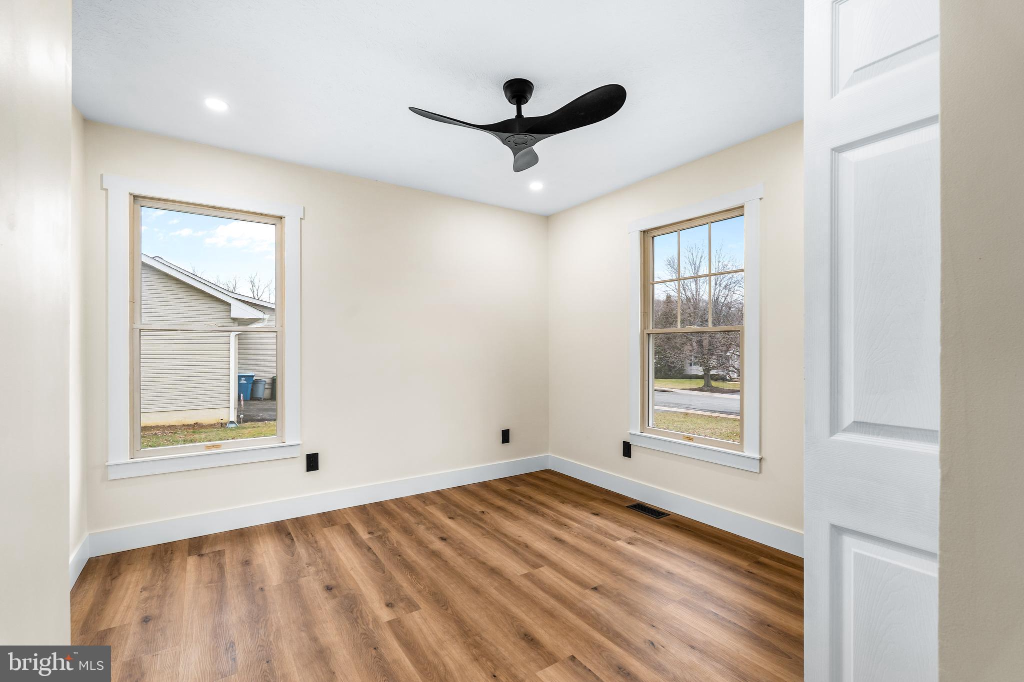 WALNUT MANOR - Residential