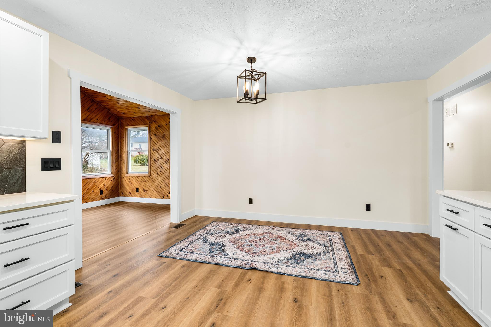 WALNUT MANOR - Residential