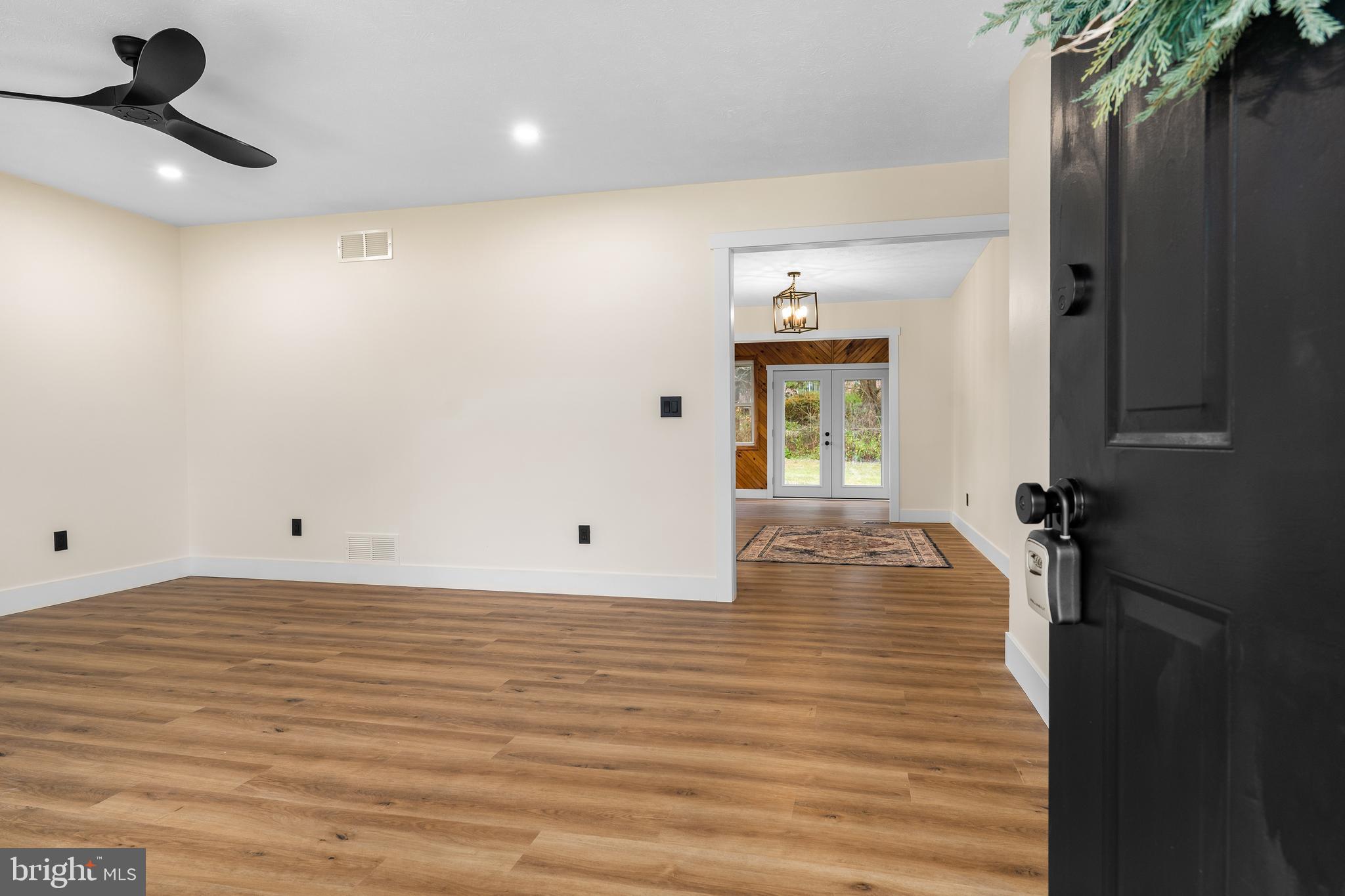 WALNUT MANOR - Residential