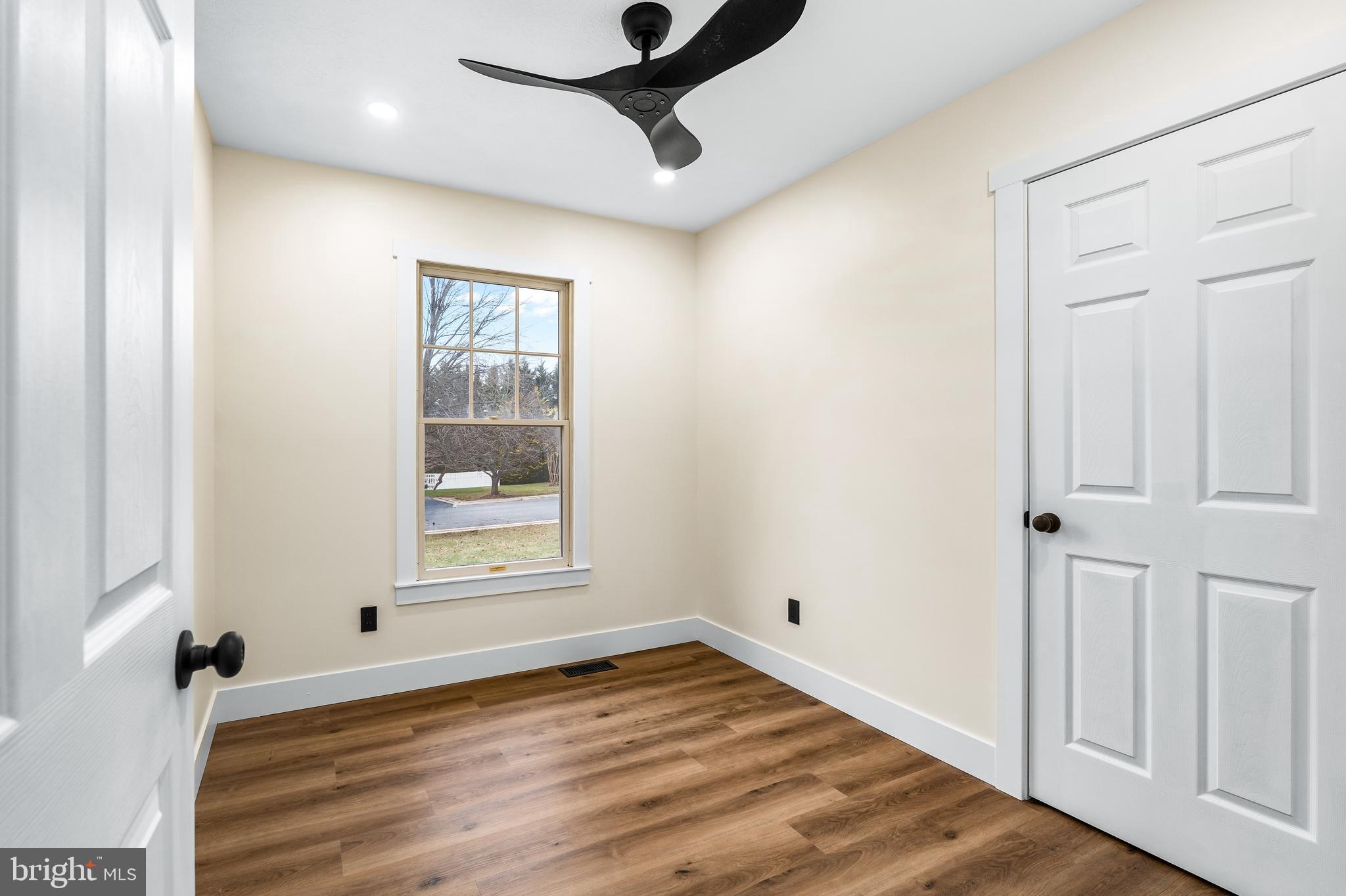 WALNUT MANOR - Residential