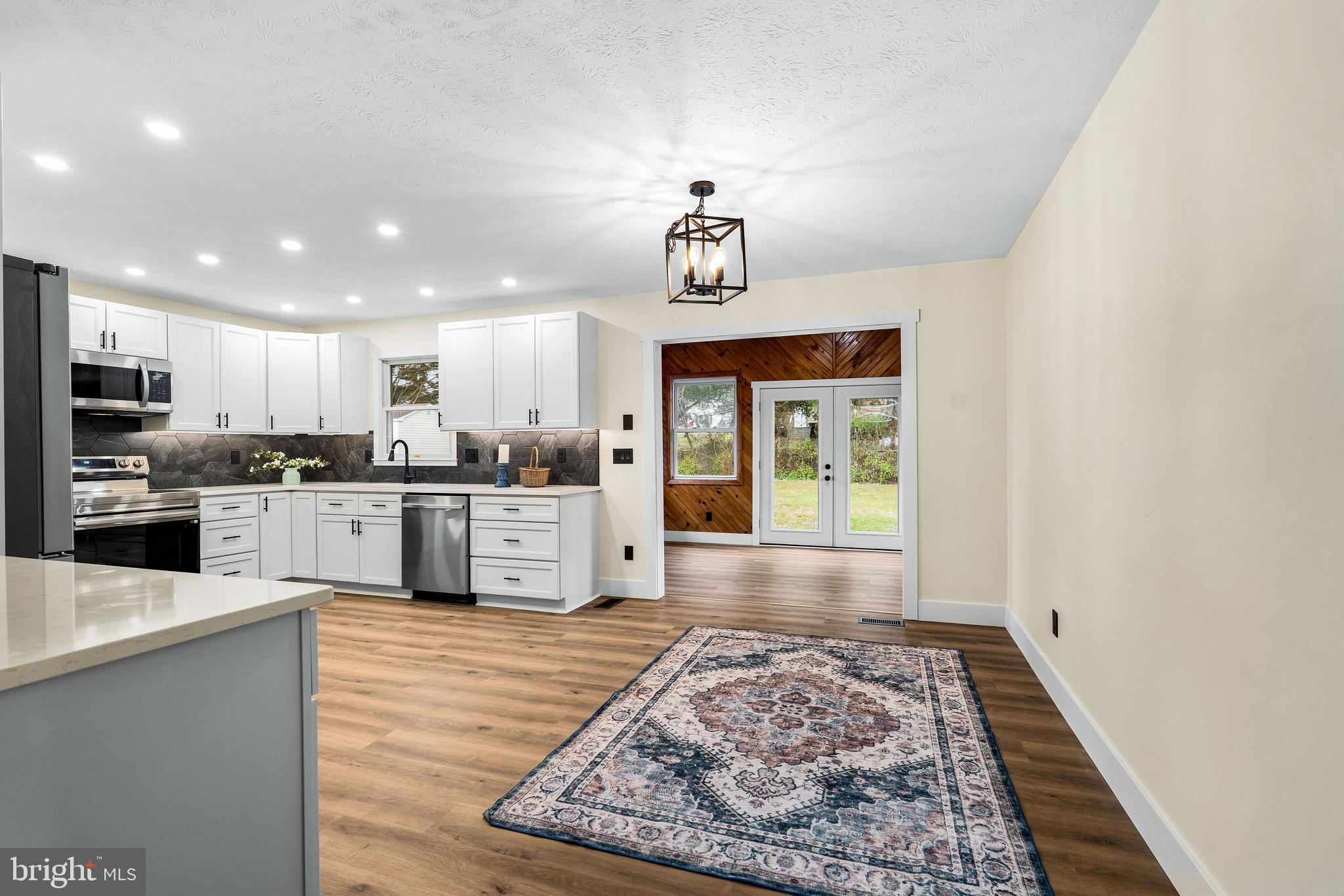 WALNUT MANOR - Residential