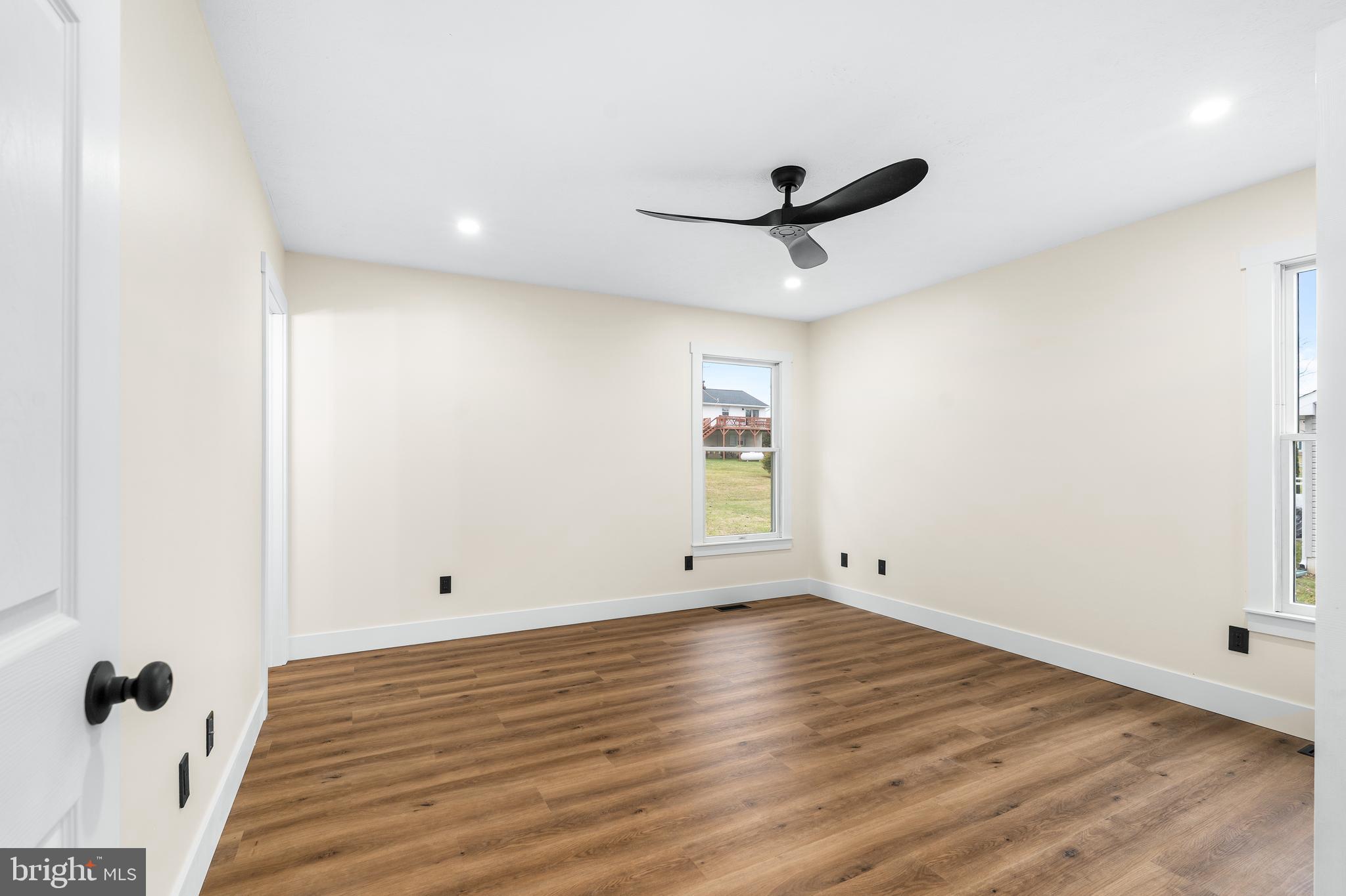 WALNUT MANOR - Residential