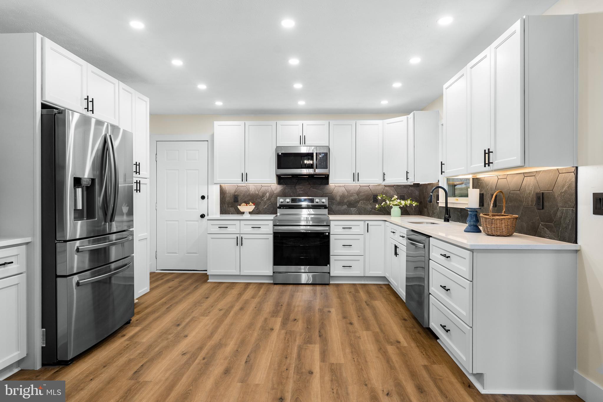 WALNUT MANOR - Residential