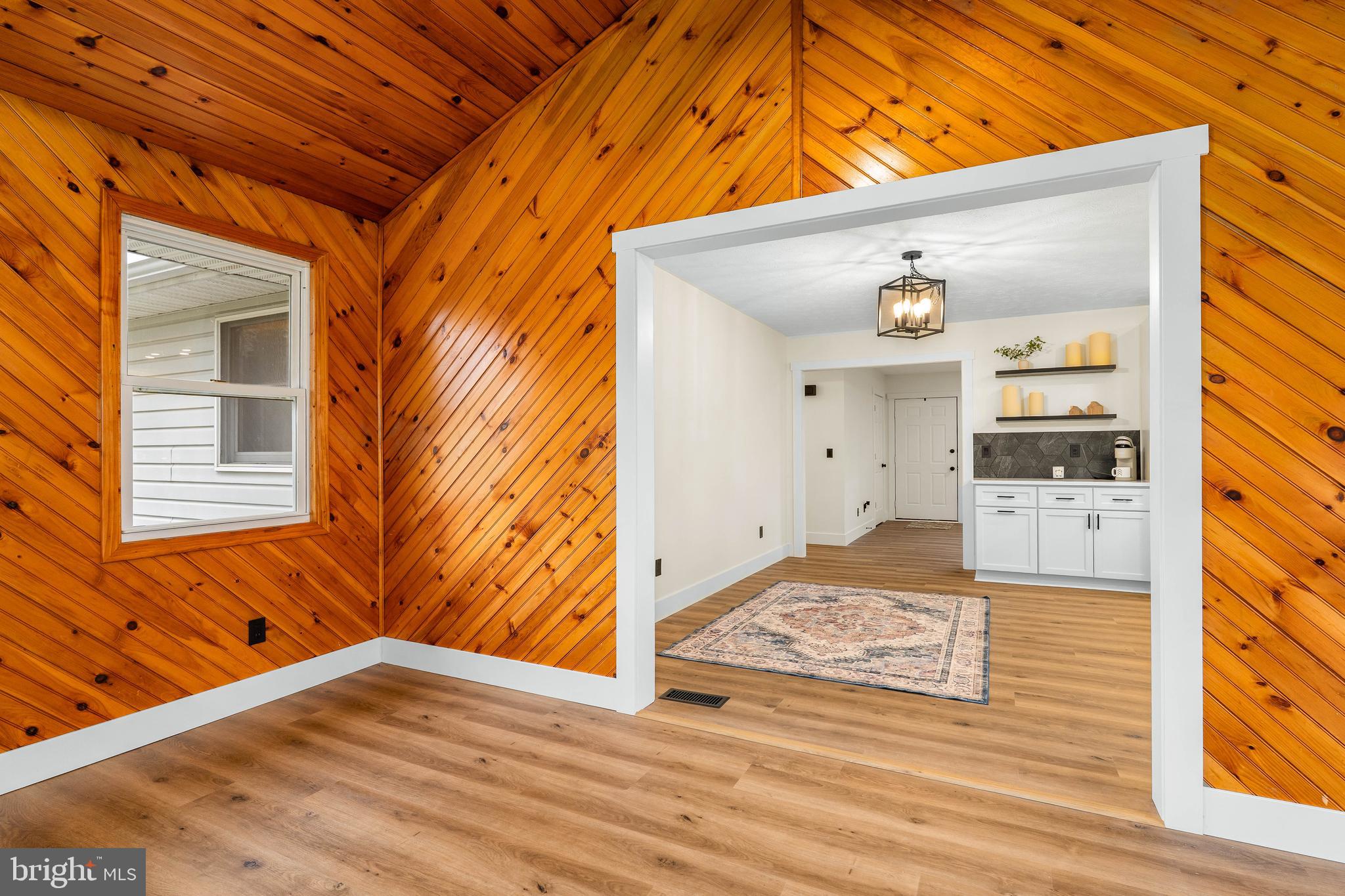 WALNUT MANOR - Residential