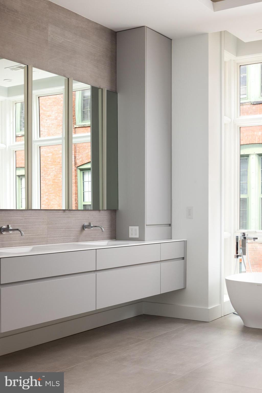 LOGAN SQUARE - Residential