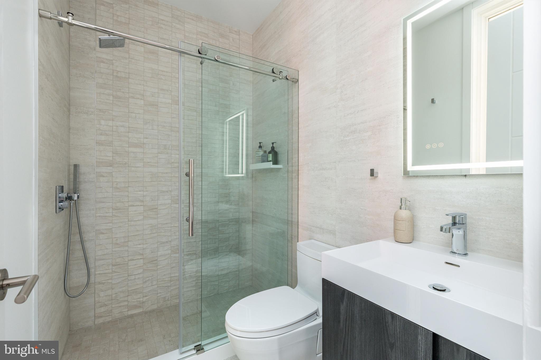 LOGAN SQUARE - Residential