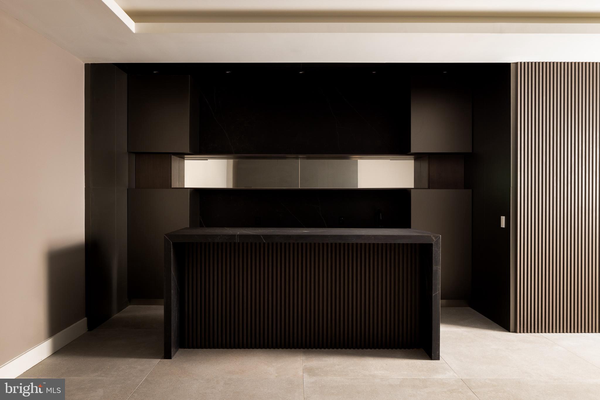 LOGAN SQUARE - Residential