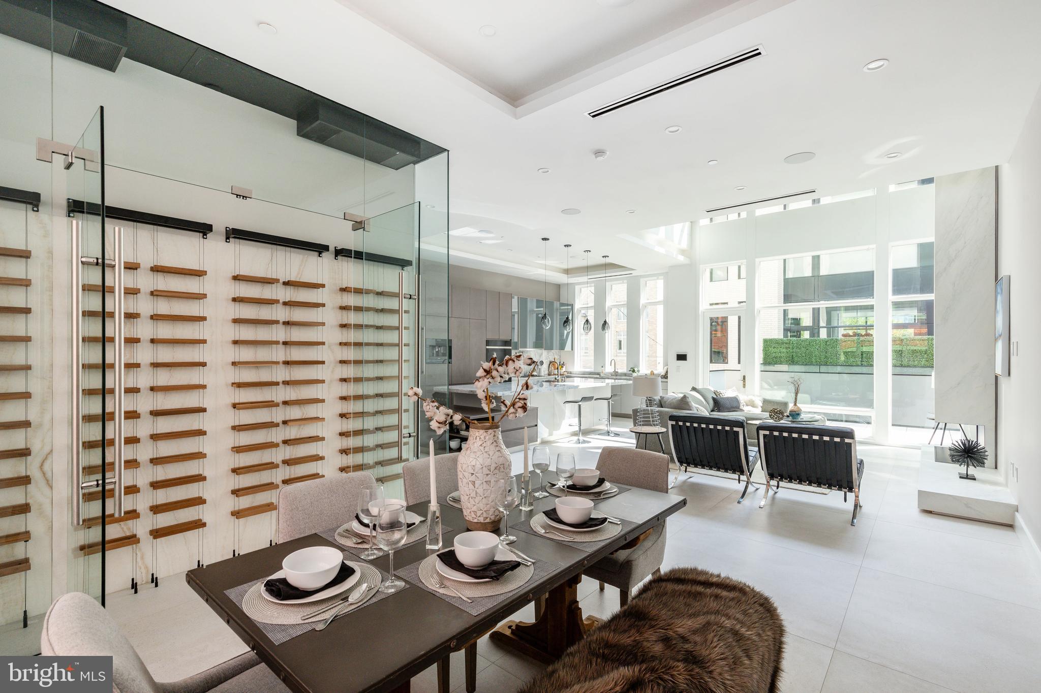 LOGAN SQUARE - Residential