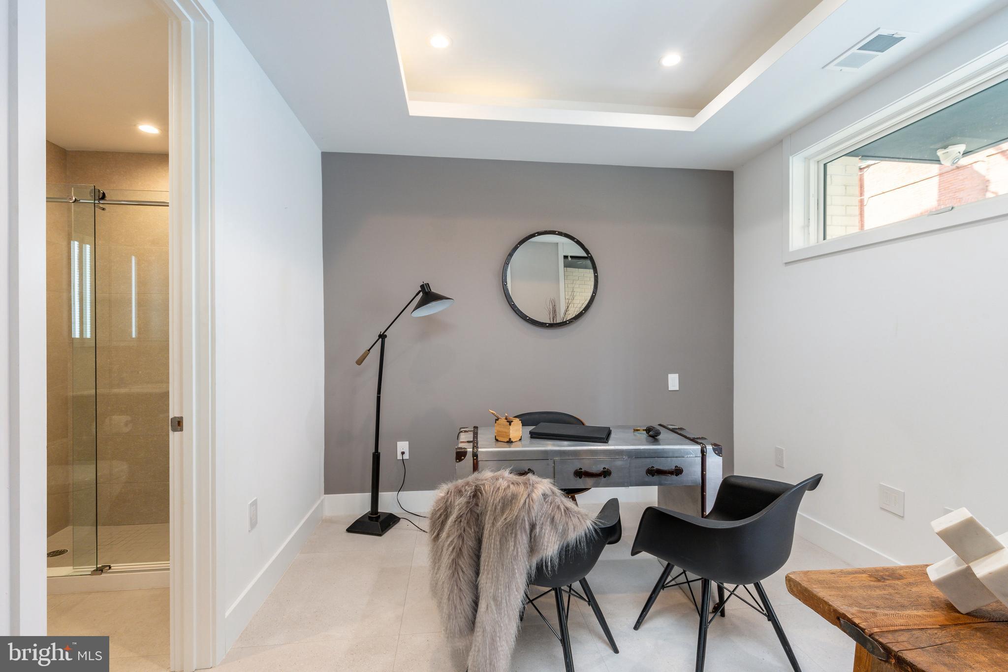 LOGAN SQUARE - Residential