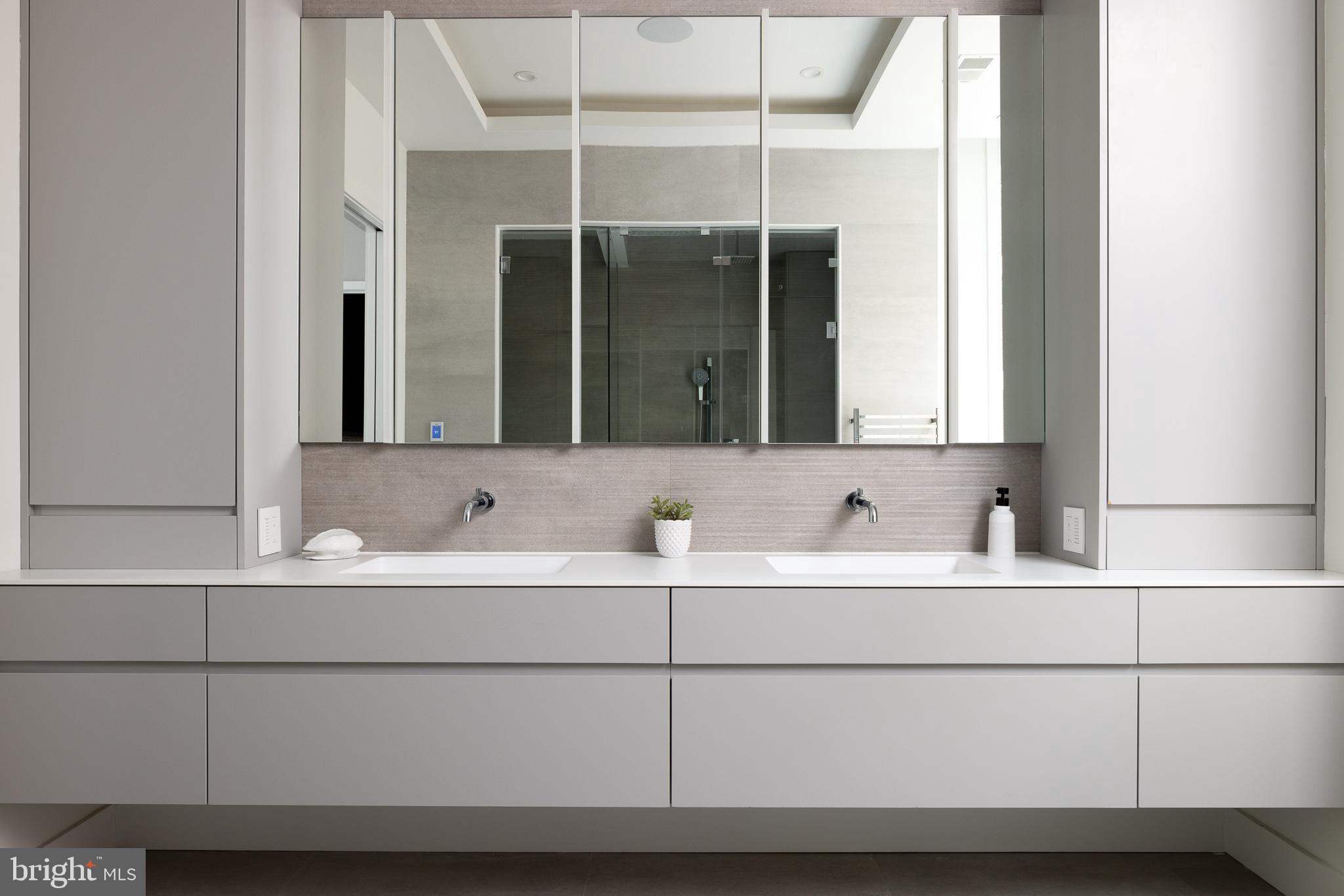 LOGAN SQUARE - Residential