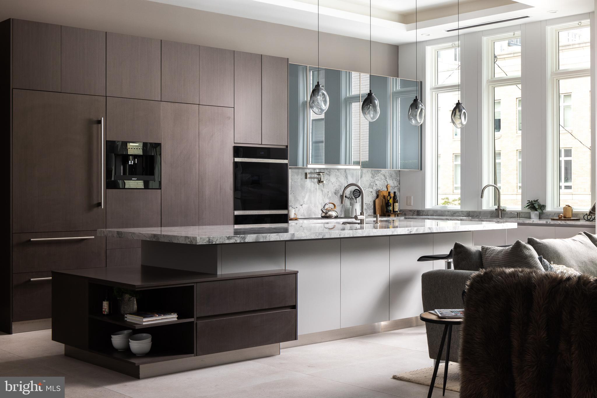 LOGAN SQUARE - Residential