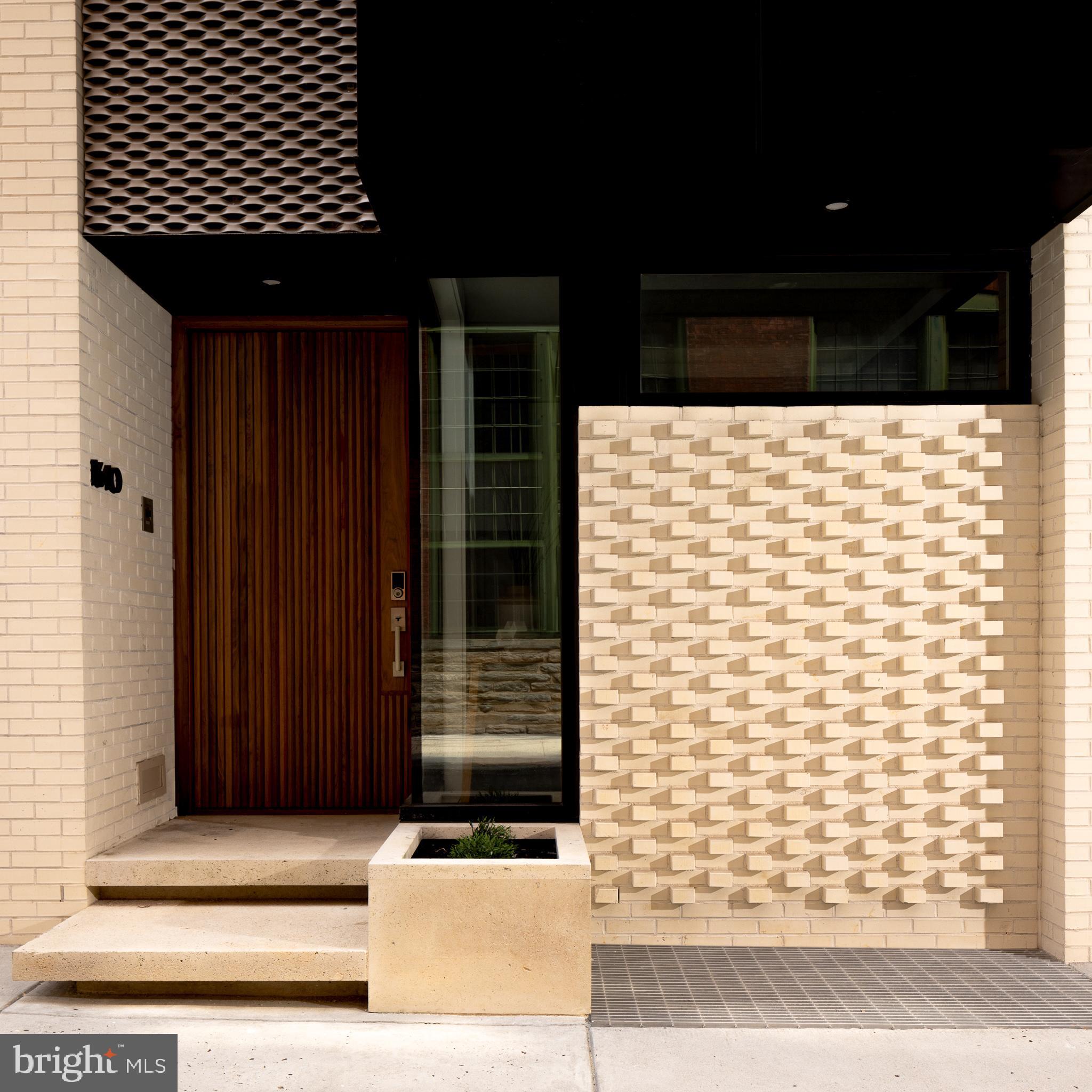 LOGAN SQUARE - Residential