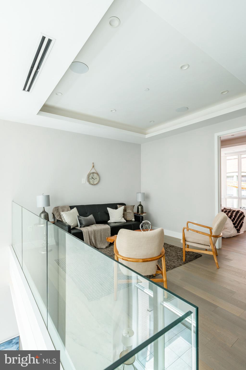 LOGAN SQUARE - Residential