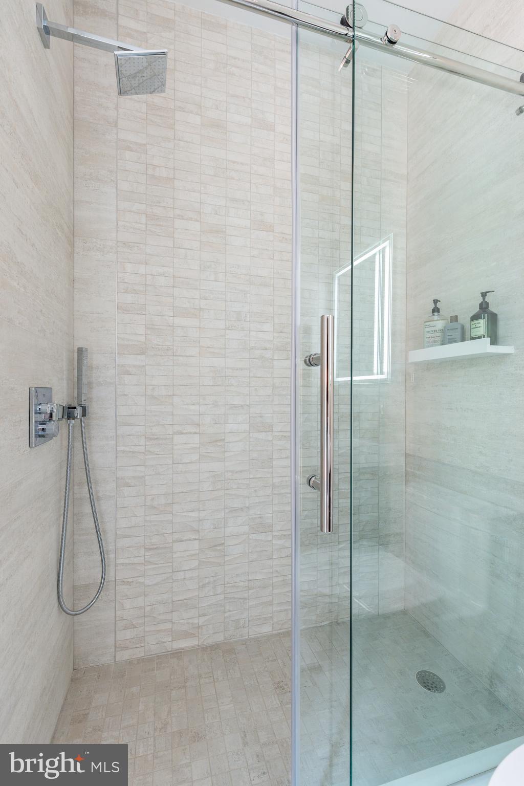 LOGAN SQUARE - Residential