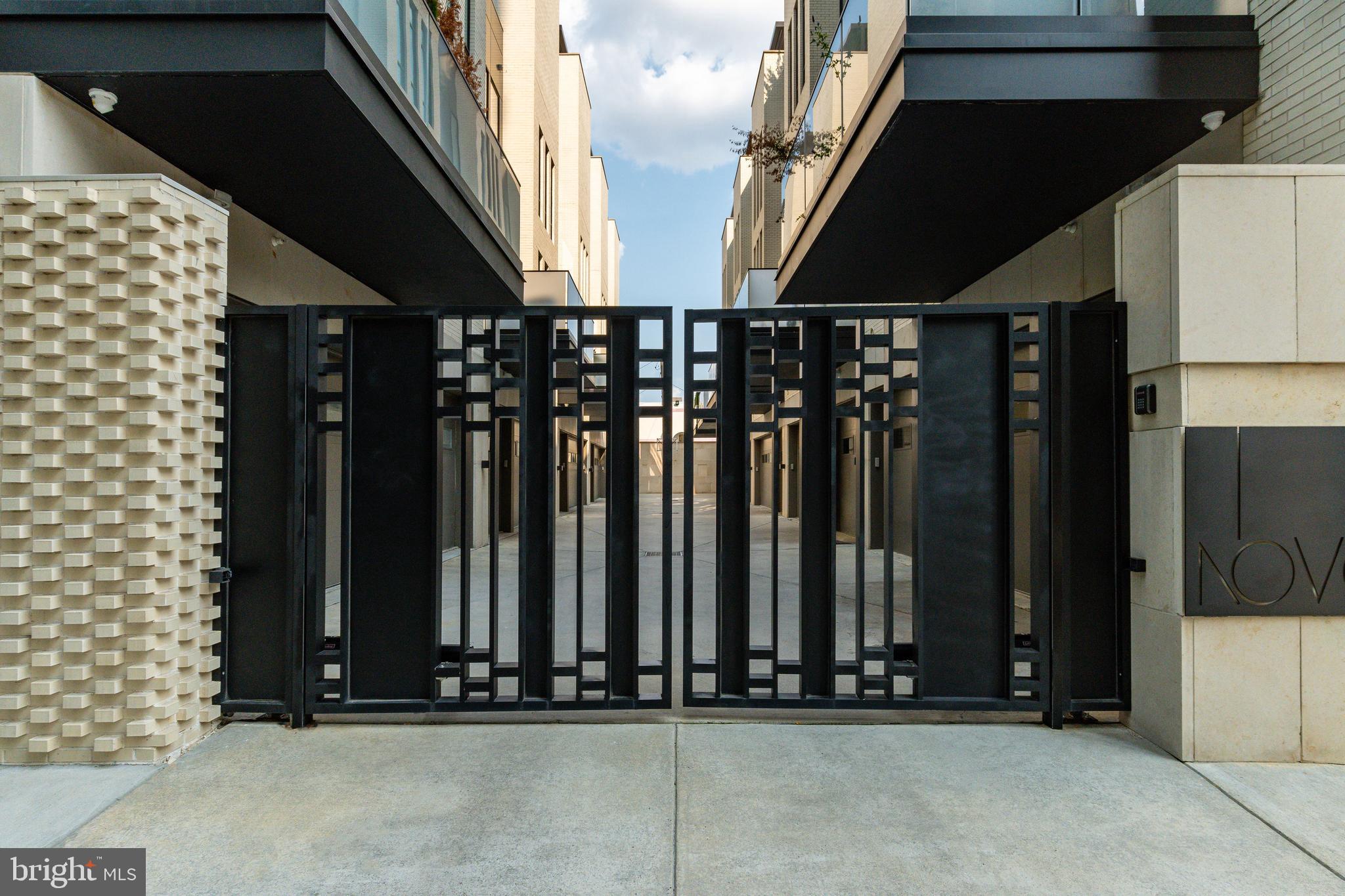 LOGAN SQUARE - Residential