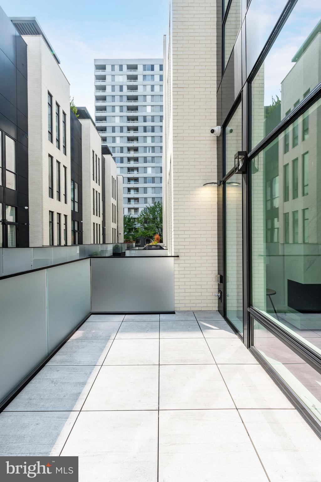 LOGAN SQUARE - Residential