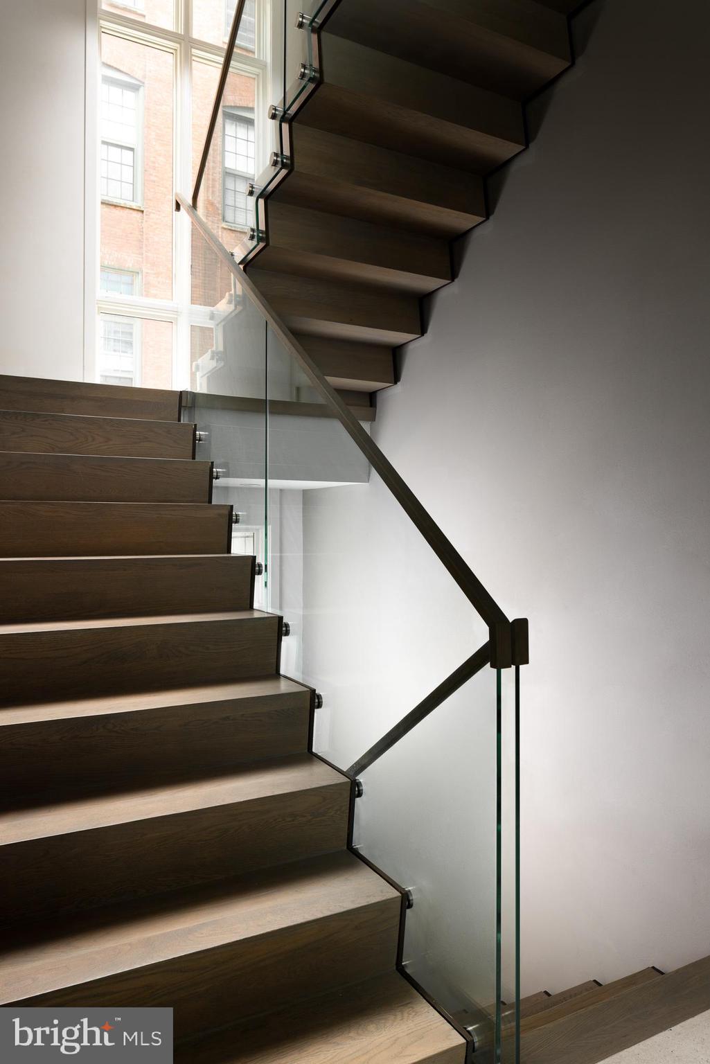 LOGAN SQUARE - Residential