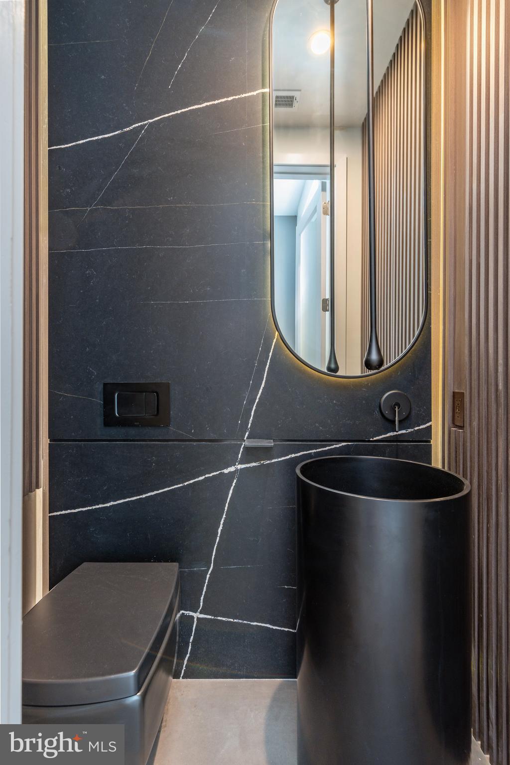 LOGAN SQUARE - Residential