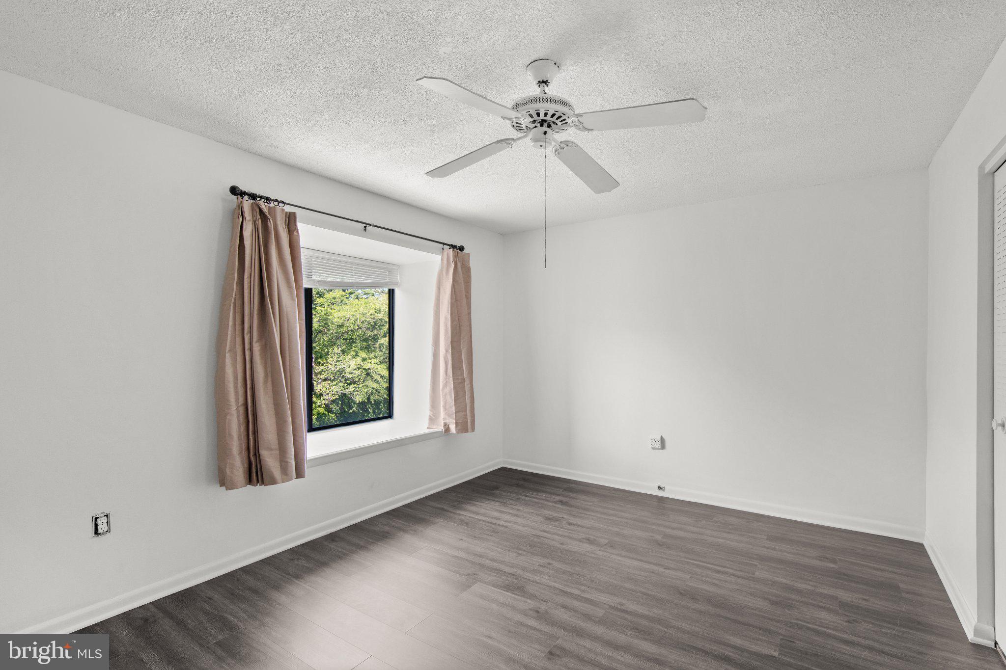 228 CANAL DRIVE G-208