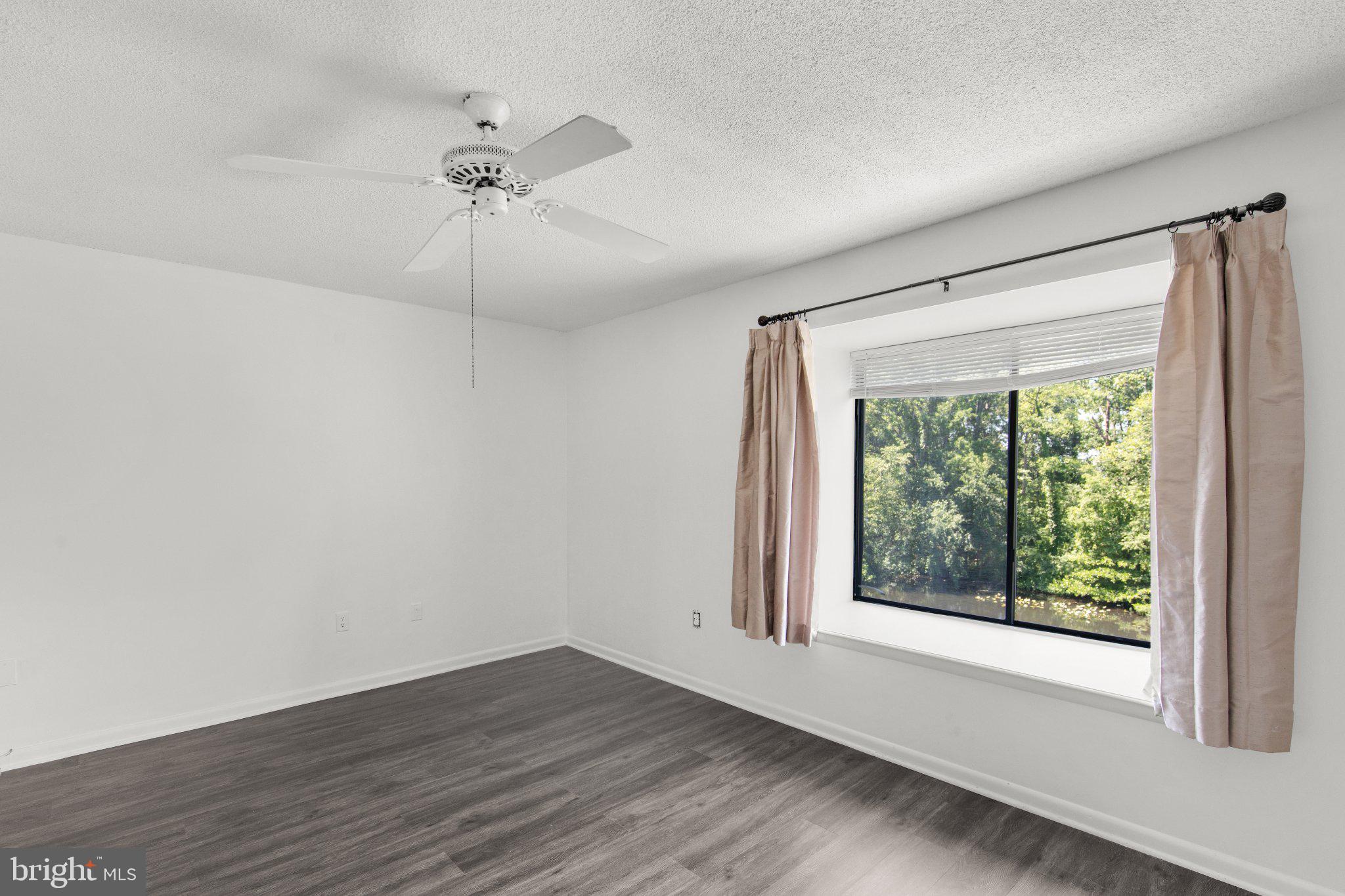 228 CANAL DRIVE G-208