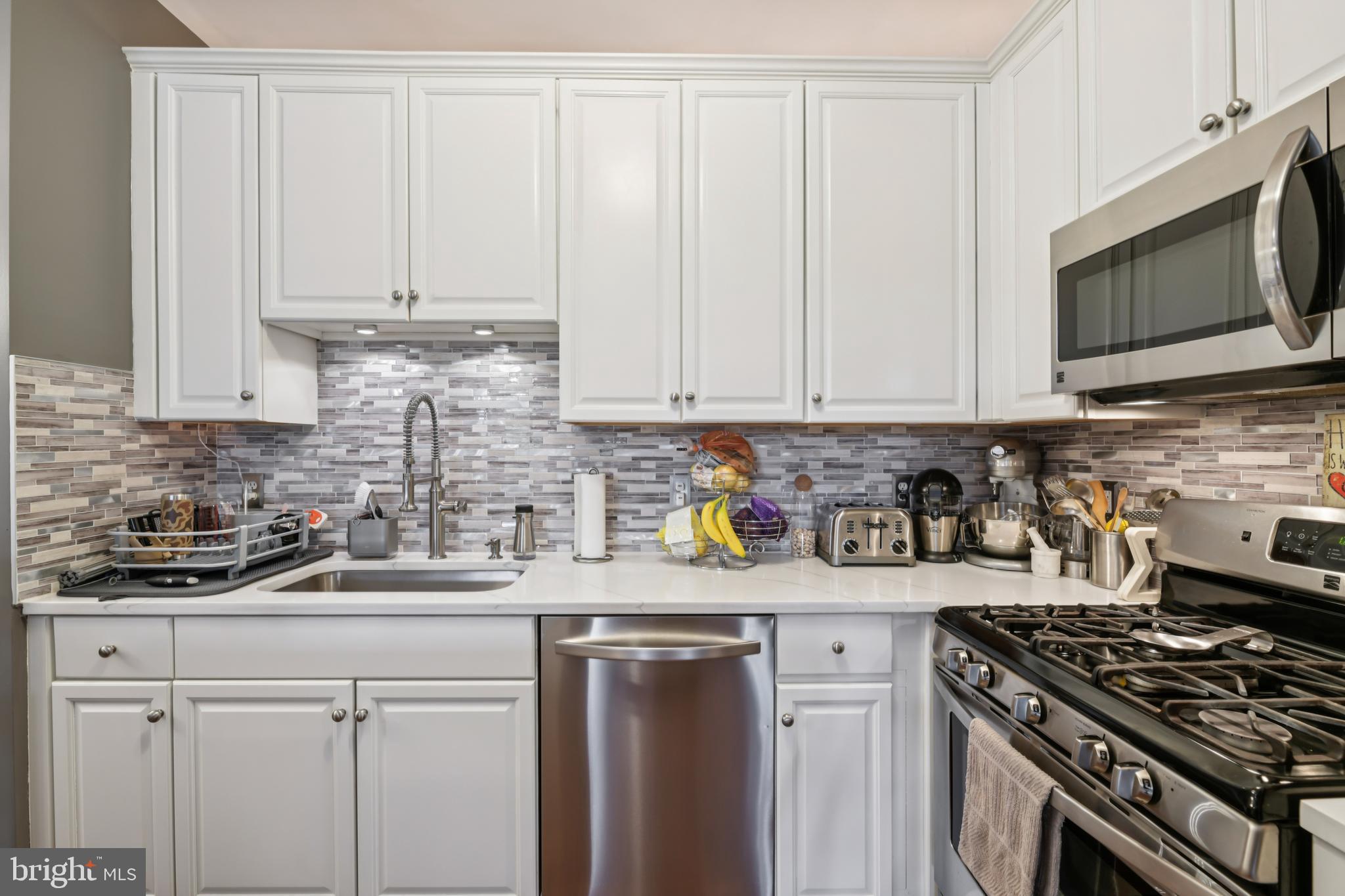 POTOMAC POINTE CONDOMINI - Residential