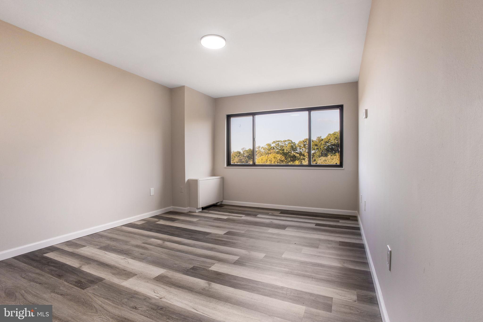 PINEWAY TOWERS - Residential