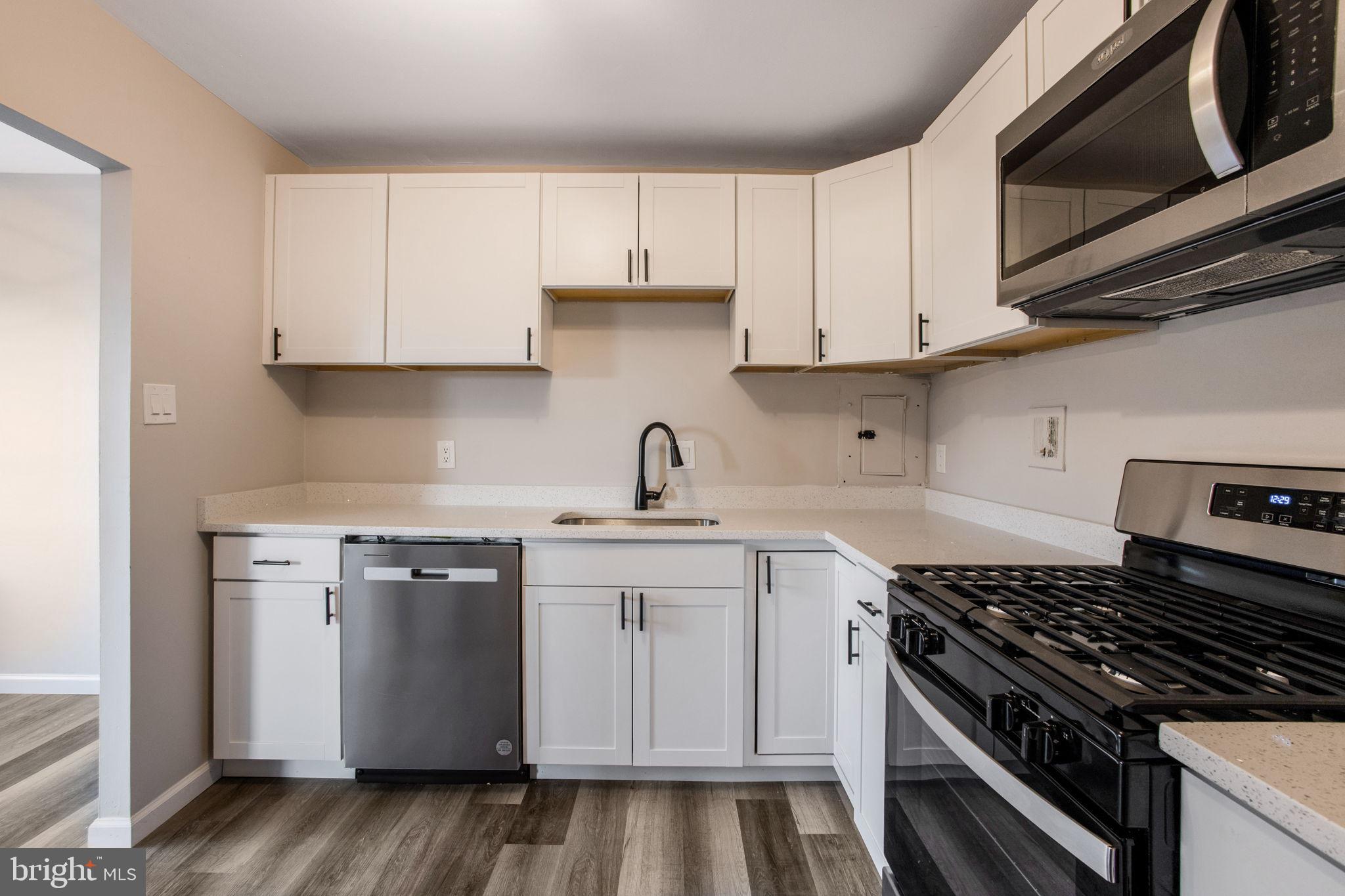 PINEWAY TOWERS - Residential