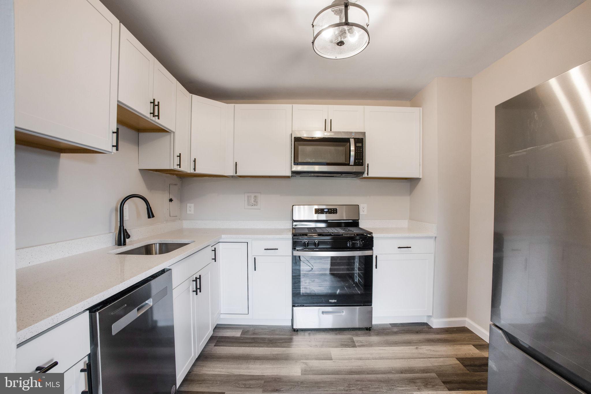 PINEWAY TOWERS - Residential