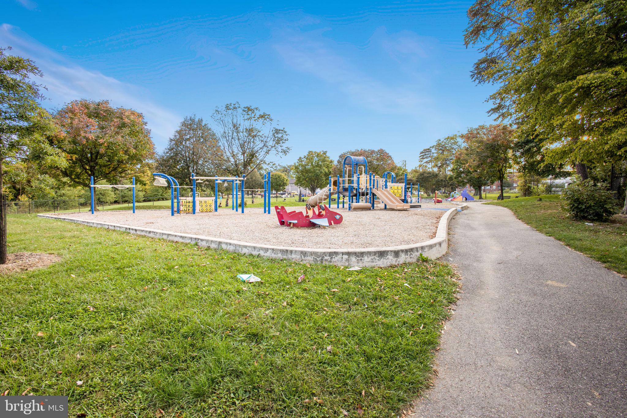 PINEWAY TOWERS - Residential