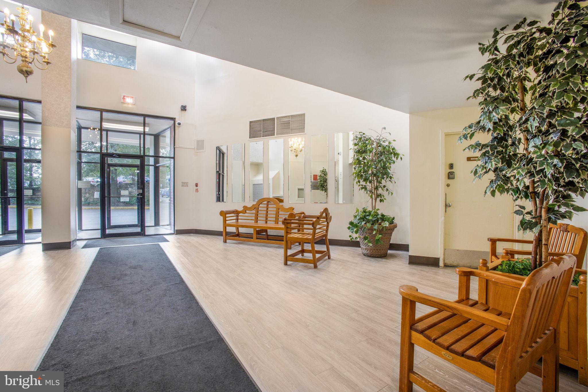 PINEWAY TOWERS - Residential