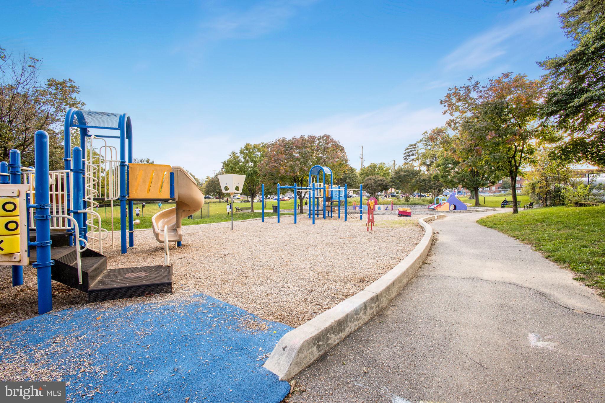 PINEWAY TOWERS - Residential