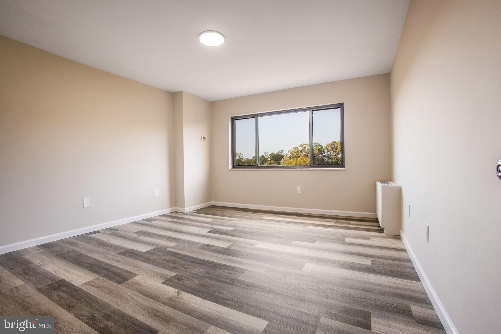 PINEWAY TOWERS - Residential