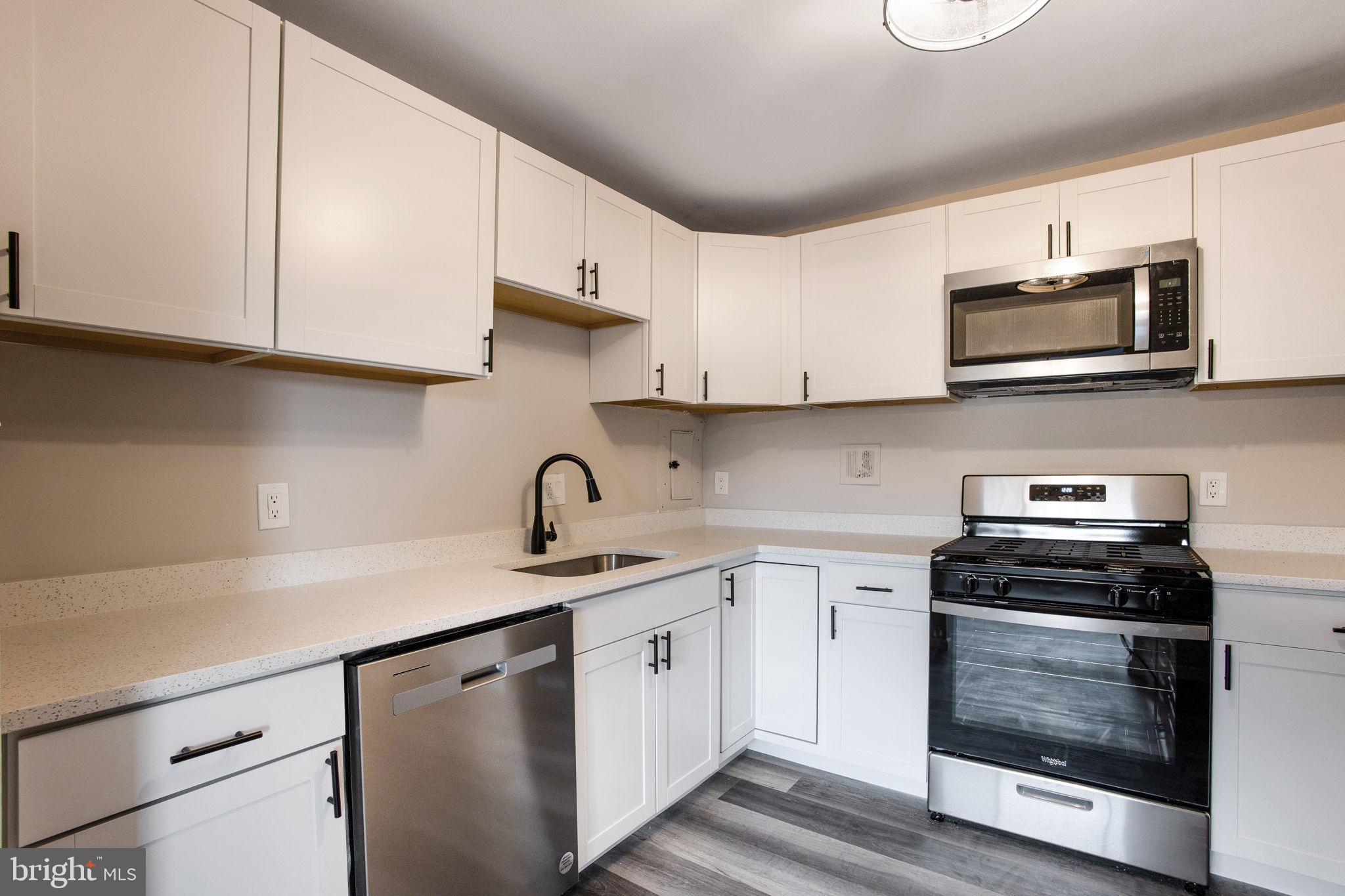 PINEWAY TOWERS - Residential