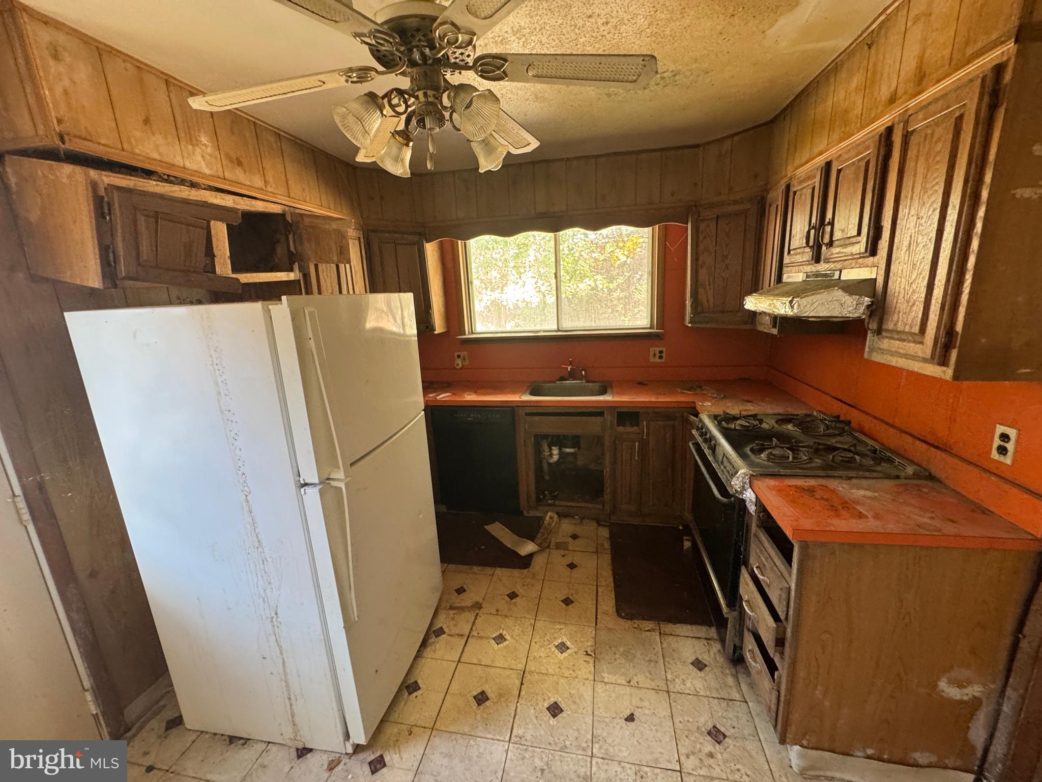 2802 STEELE ROAD