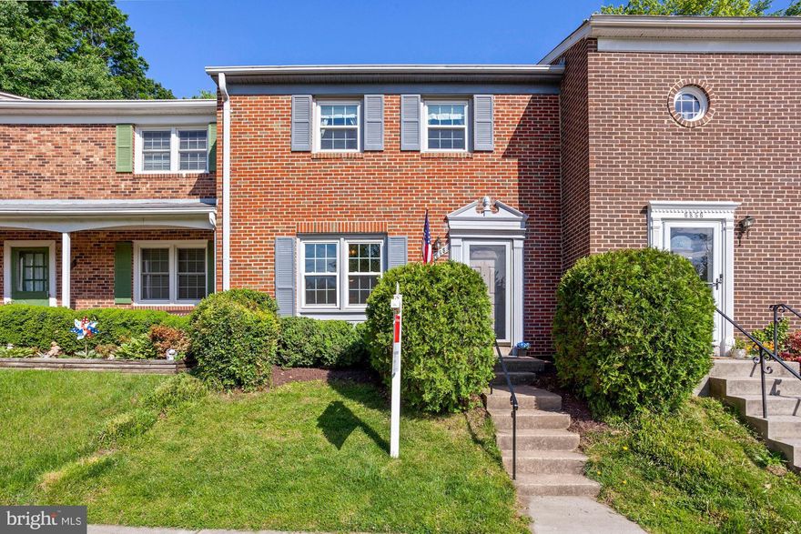 ACTIVE TODAY! OPEN HOUSE SAT AND SUN 2-4! Welcome home, to Orange Hunt Estates, 3 bedroom, 3 bath townhome located walking distance from Orange Hunt Elementary School, Pohick Library and parks. This townhome features new flooring, updated carpet, full bath in the basement with a separate private room.  The location of this townhome is perfect, located on a cul du sac and backs to the common area where you will find a large field and playground with a rock climbing wall. Offer deadline is Tues at noon! DO NOT FOLLOW GPS DIRECTIONS IT WILL TAKE YOU TO A BLOCKED ENTRANCE. ONCE ON SYDENSTRICKER PROCEED TO  KEENE DRIVE TAKE THAT TURN FROM SYDENSTRICKER AND TURN LEFT ONTO BRIAN MICHAEL COURT.