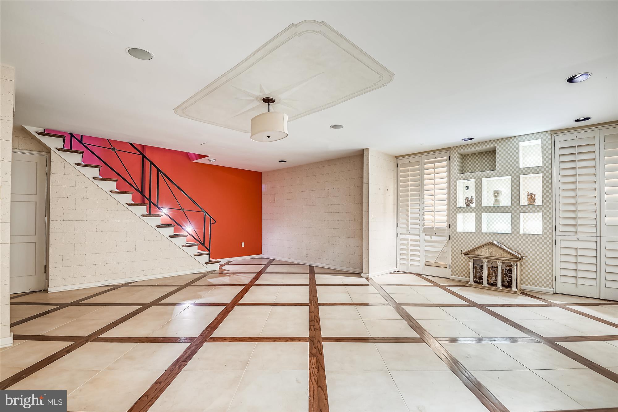 NORTH ROLAND PARK - Residential