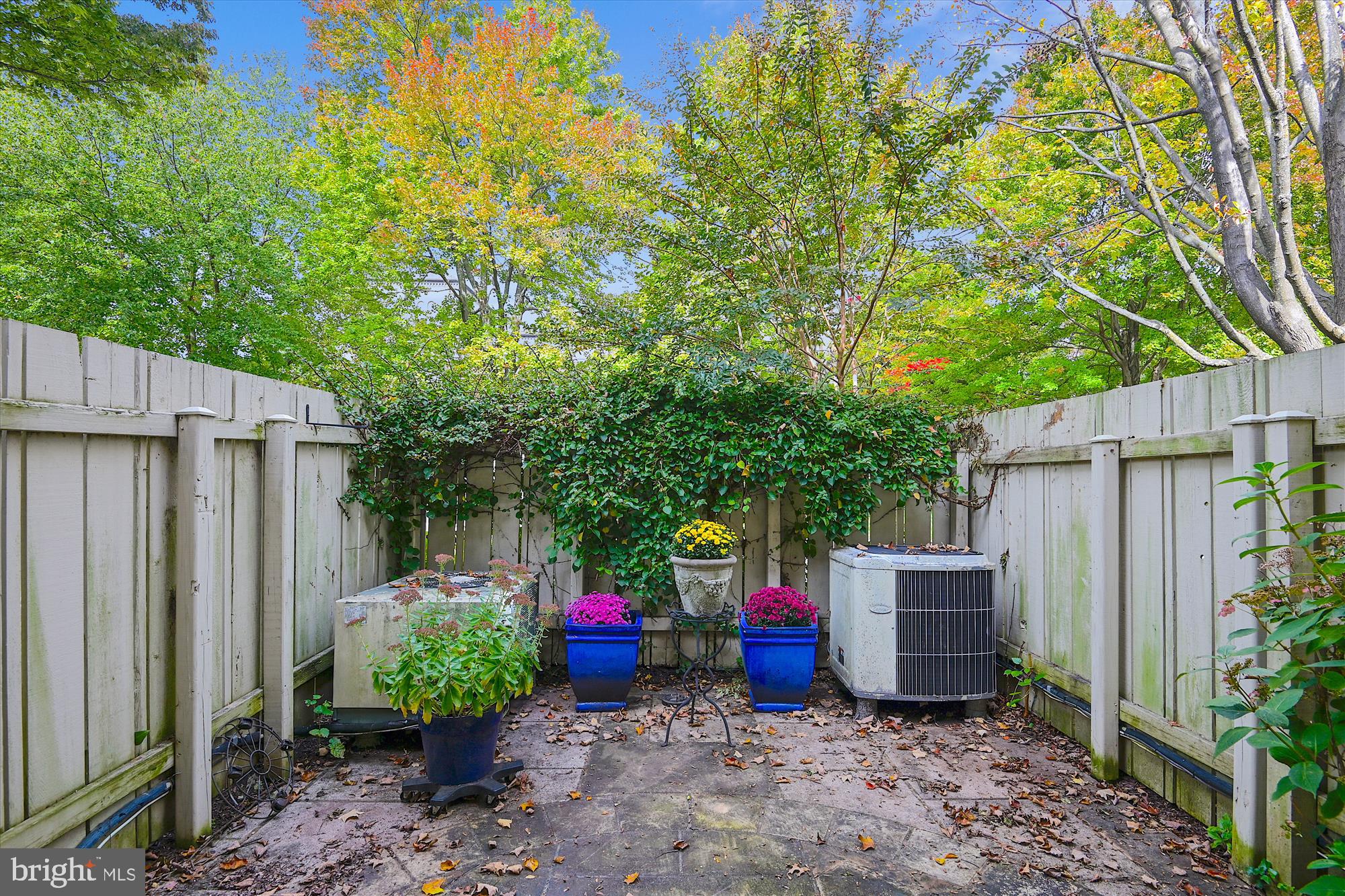 NORTH ROLAND PARK - Residential