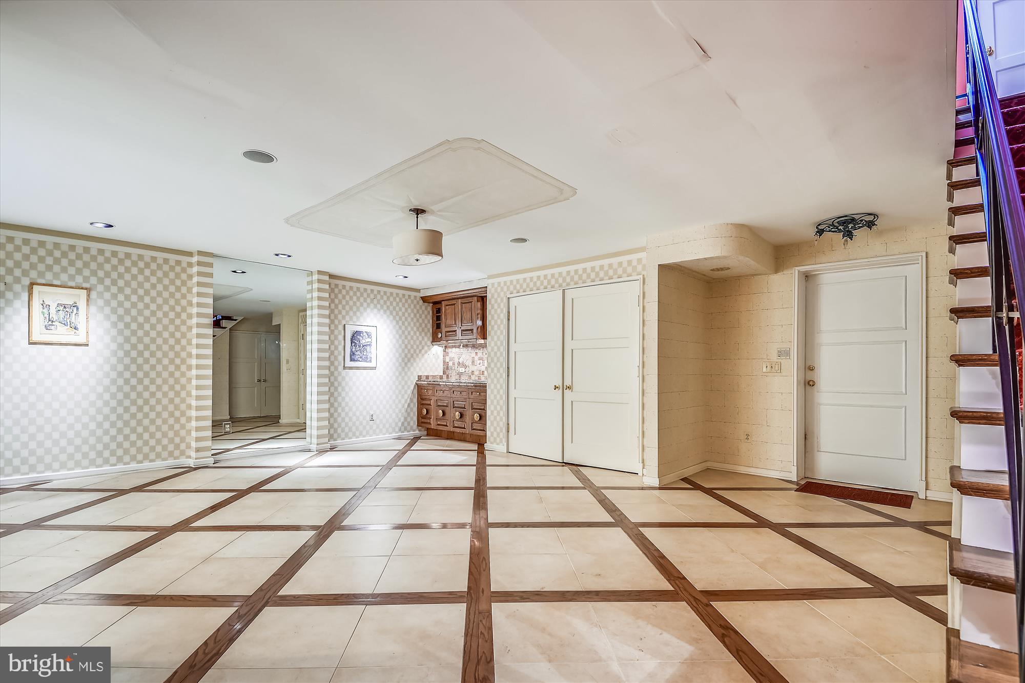 NORTH ROLAND PARK - Residential