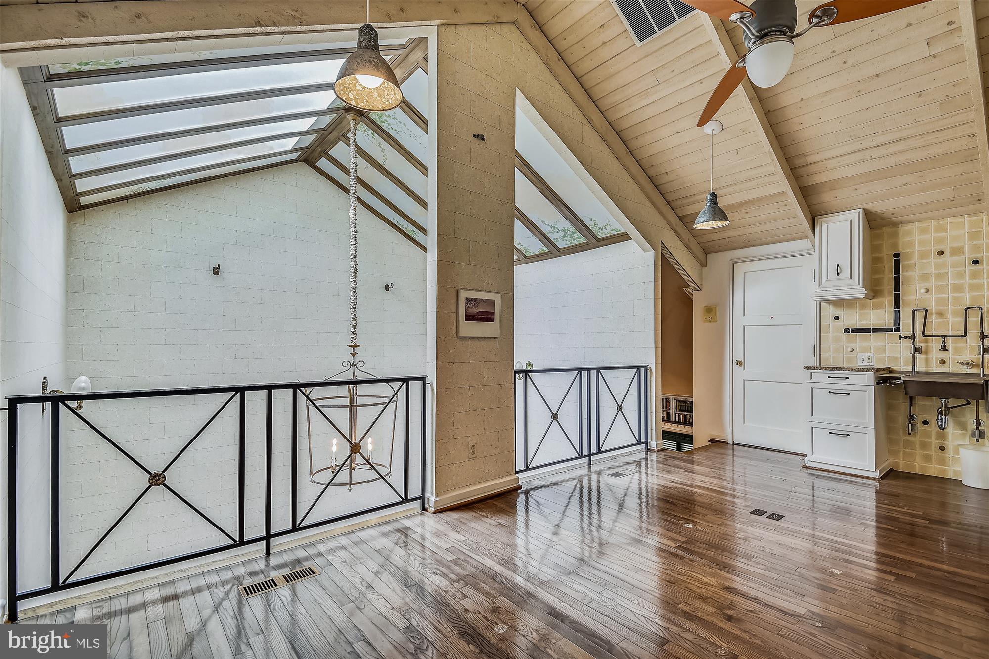 NORTH ROLAND PARK - Residential