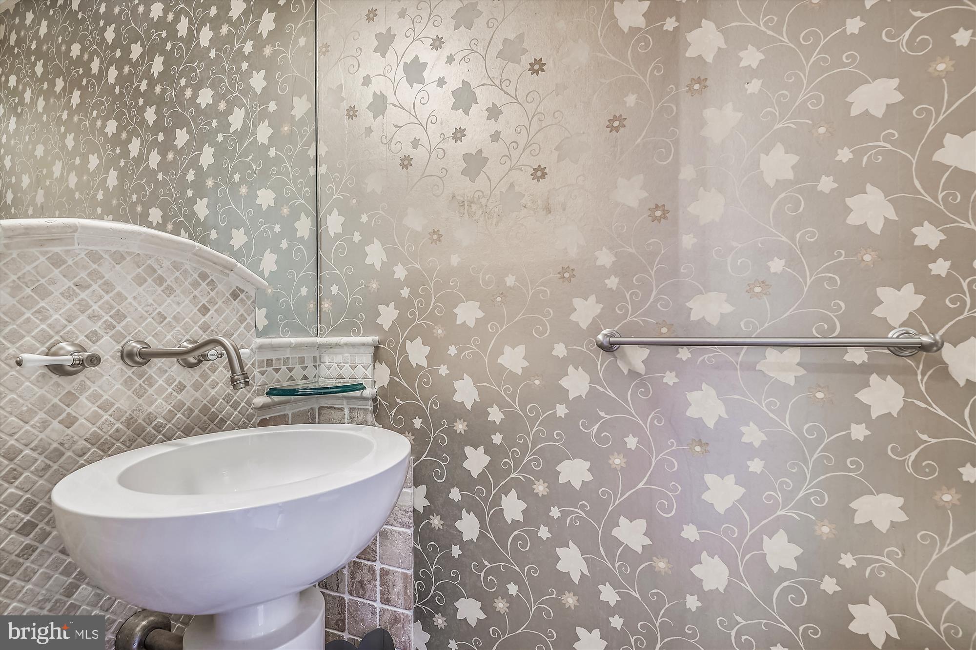 NORTH ROLAND PARK - Residential