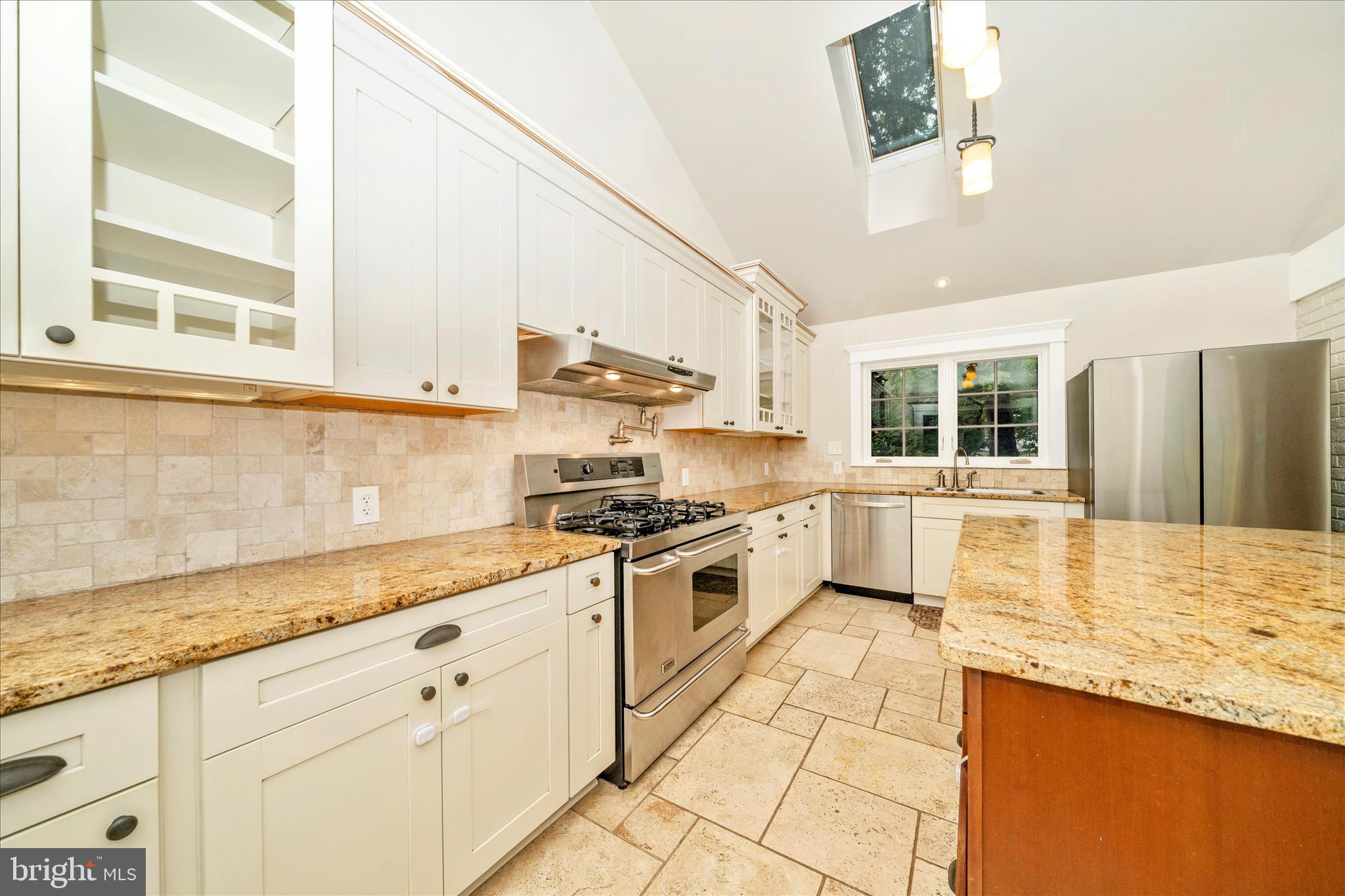 HILLANDALE - Residential Lease