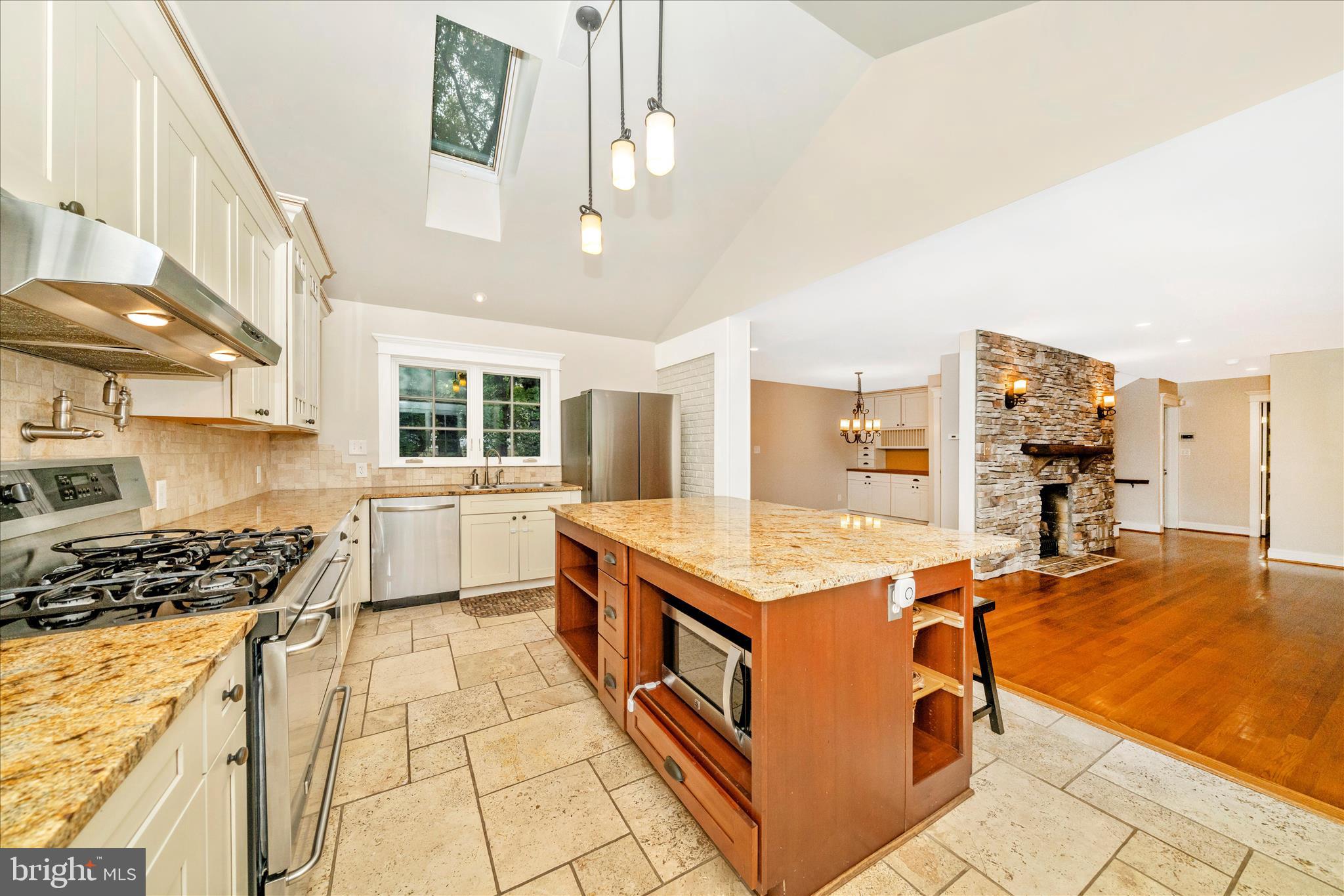 HILLANDALE - Residential Lease