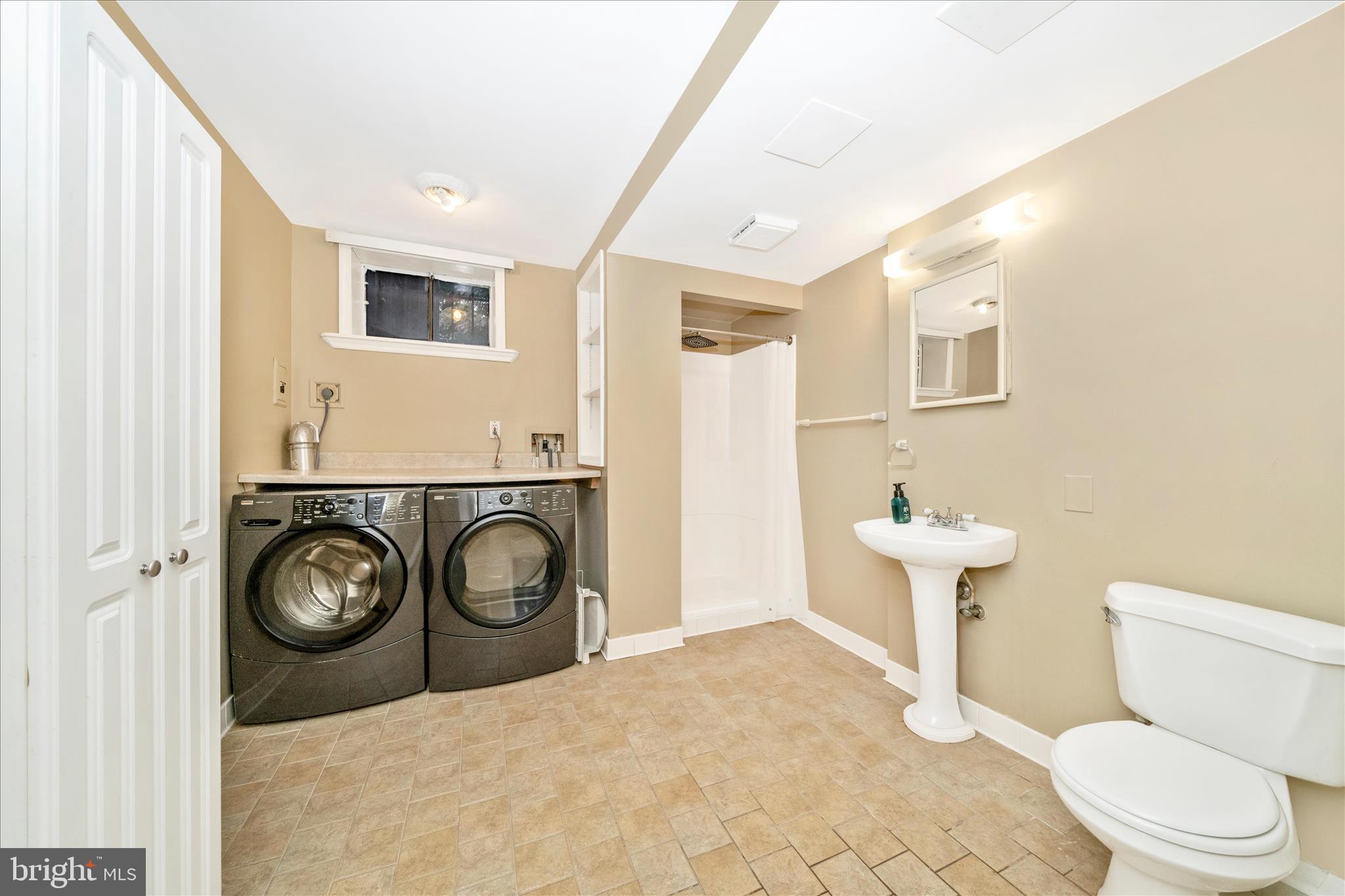 HILLANDALE - Residential Lease